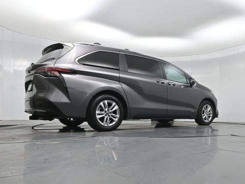Used 2021 Toyota Sienna Limited FWD image 54