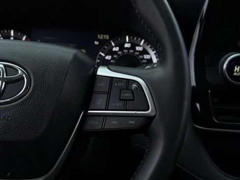 Used 2024 Toyota Highlander LE image 8