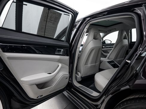 Certified 2017 Porsche Panamera image 22