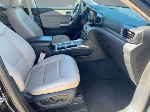 Used 2023 Ford Explorer XLT w/ Equipment Group 202A image 28