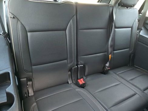 Used 2024 GMC Yukon SLT image 17