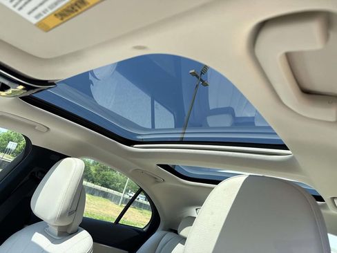 Used 2025 Mercedes-Benz E 350 4MATIC Sedan image 25