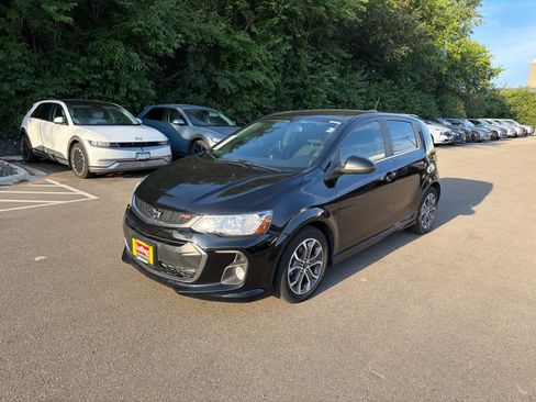 Used 2019 Chevrolet Sonic LT w/ Convenience Package FWD image 4