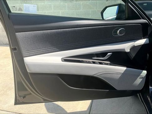 New 2025 Hyundai Elantra Limited image 23
