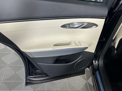 Used 2023 Genesis GV70 2.5T w/ Select Package image 33