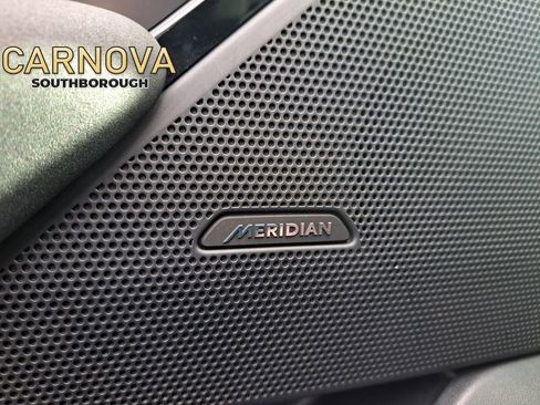 Used 2024 Land Rover Range Rover Velar Dynamic SE image 32