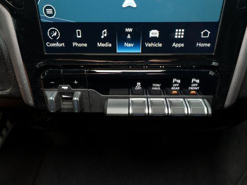 Used 2024 RAM 2500 Big Horn w/ Night Edition AWD/4WD image 21