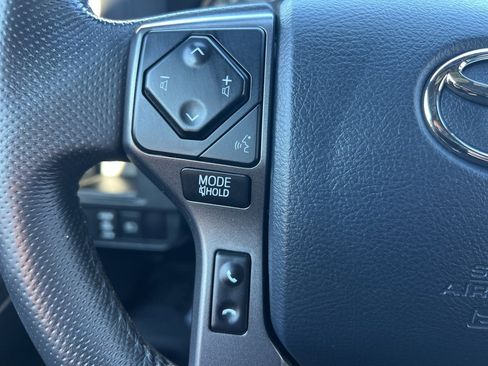 Used 2018 Toyota Tacoma TRD Sport image 33