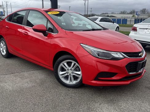 Used 2016 Chevrolet Cruze LT image 2