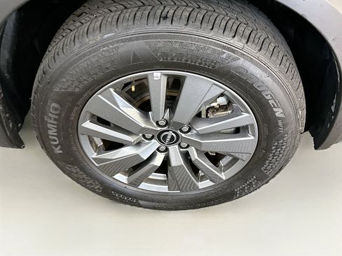 Used 2025 Nissan Pathfinder SV AWD/4WD image 11