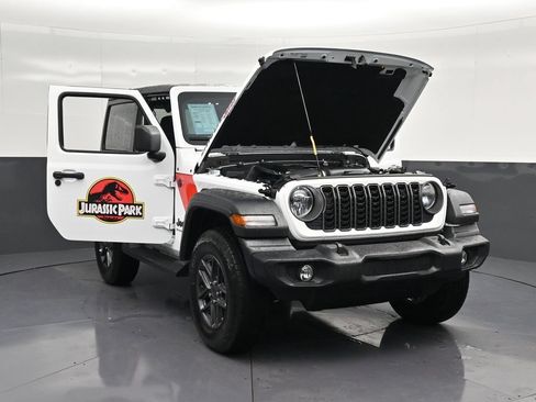 Used 2025 Jeep Wrangler Sport AWD/4WD image 34