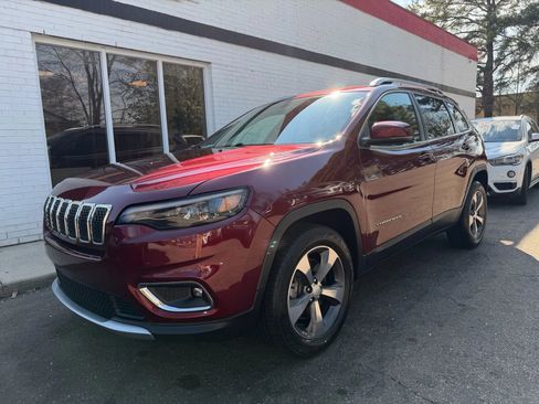 Used 2019 Jeep Cherokee Limited image 2