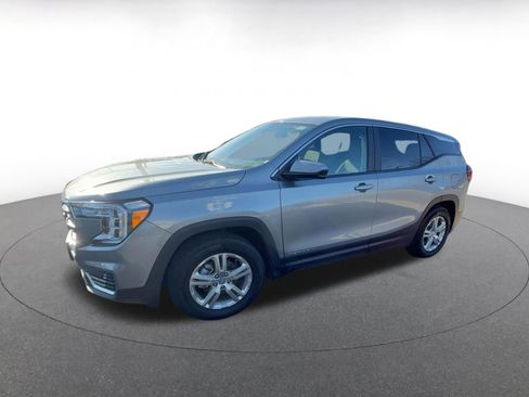 Used 2024 GMC Terrain SLE image 4