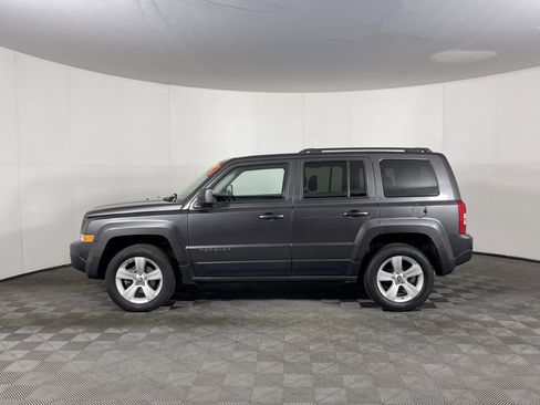 Used 2017 Jeep Patriot Latitude image 3