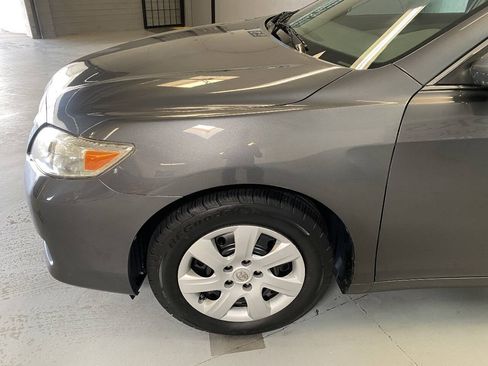 Used 2011 Toyota Camry LE FWD image 12