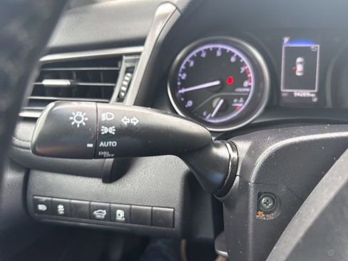 Used 2021 Toyota Camry SE image 18