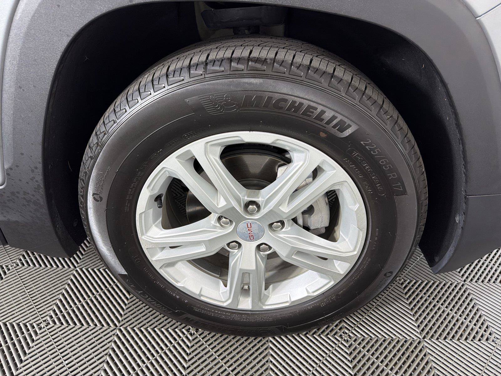 Used 2024 GMC Terrain SLE w/ Driver Convenience Package FWD image 10