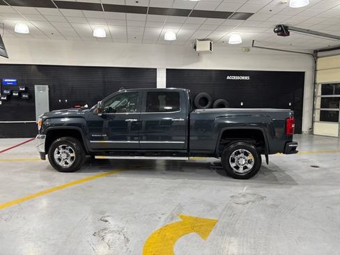 Used 2018 GMC Sierra 2500 SLT w/ Duramax Plus Package AWD/4WD image 5