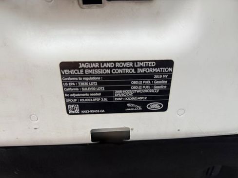 Used 2019 Land Rover Range Rover Velar R-Dynamic SE image 25