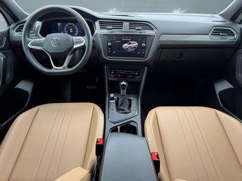 Certified 2022 Volkswagen Tiguan SE w/ Panoramic Sunroof Package FWD image 14