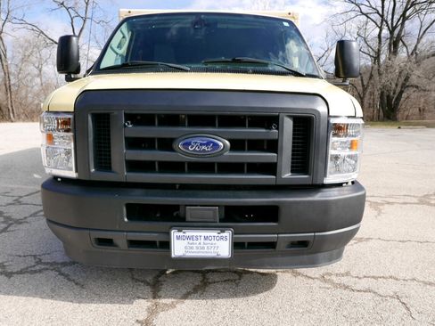 Used 2021 Ford E-450 and Econoline 450 Super Duty image 3