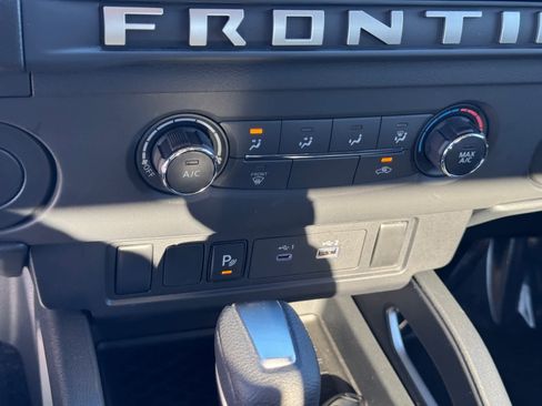 Certified 2025 Nissan Frontier SV image 28