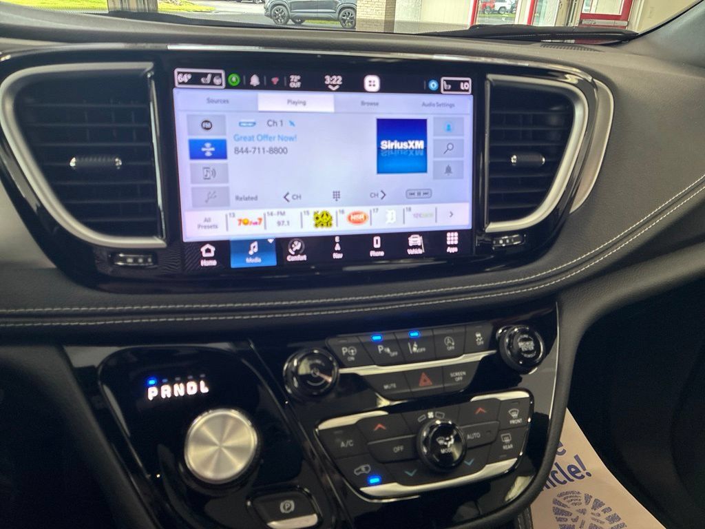 Used 2023 Chrysler Pacifica Limited w/ S Appearance Package FWD image 57