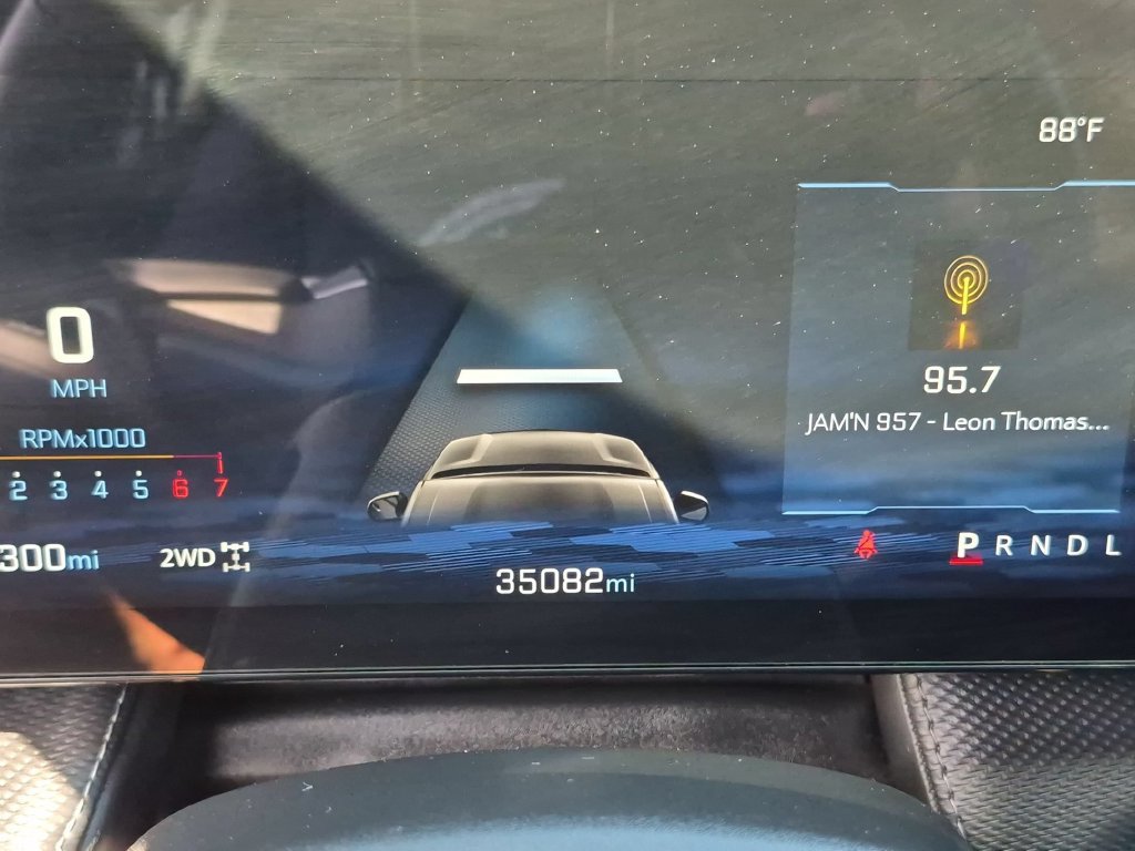 Used 2025 Chevrolet Equinox LT AWD/4WD image 16