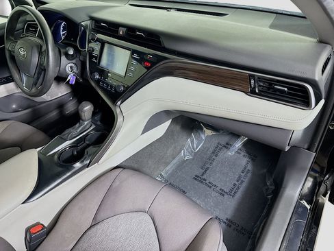 Used 2020 Toyota Camry LE image 29