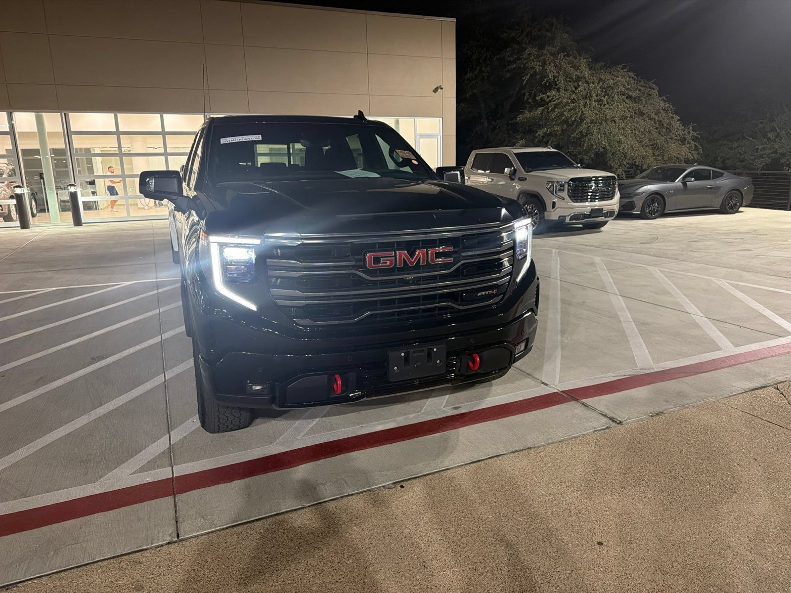 Used 2022 GMC Sierra 1500 AT4 w/ AT4 Premium Package AWD/4WD image 3