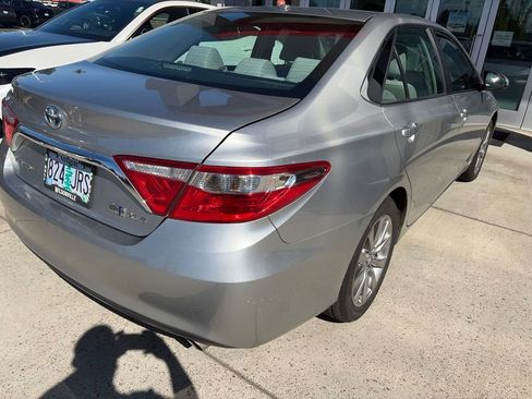 Certified 2017 Toyota Camry XLE FWD image 6