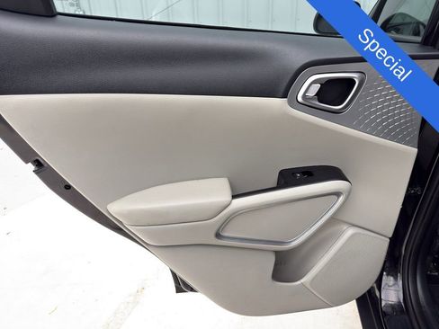 Used 2020 Kia Soul LX image 15