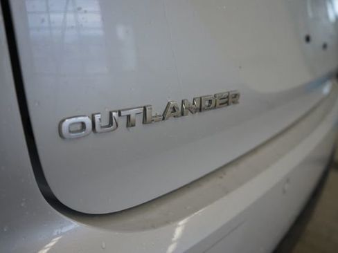 Used 2022 Mitsubishi Outlander ES AWD/4WD image 12