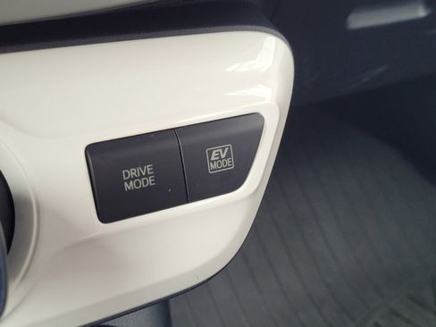 Used 2017 Toyota Prius Two image 17