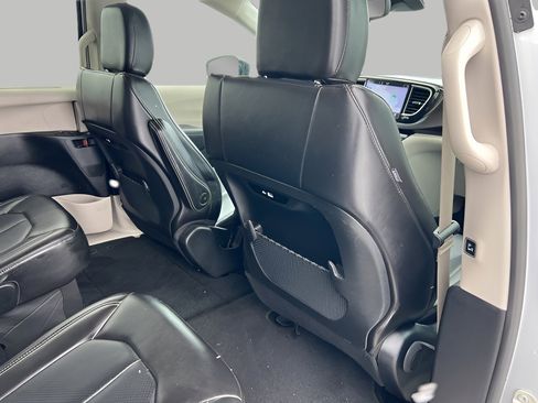 Used 2024 Chrysler Pacifica Touring-L image 61