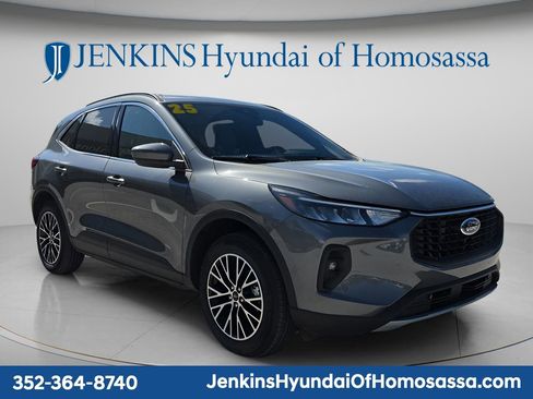 Used 2025 Ford Escape SE image 12