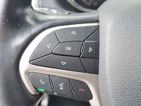Used 2019 Jeep Grand Cherokee Limited AWD/4WD image 9