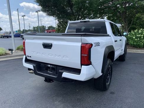 Used 2025 Toyota Tacoma TRD Off-Road AWD/4WD image 8