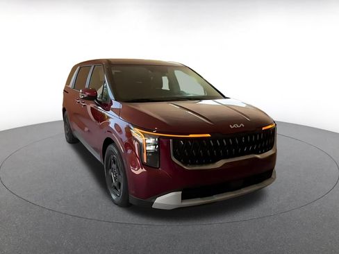 Used 2026 Kia Carnival FWD image 3