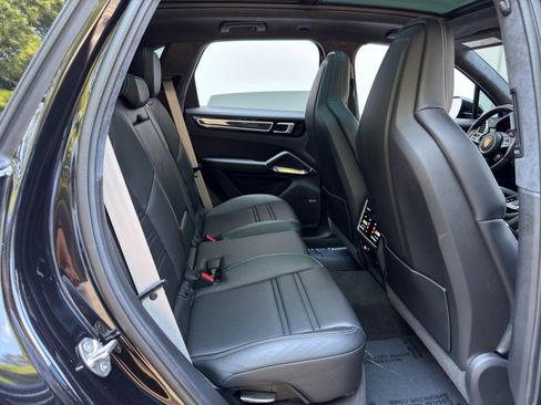 Used 2021 Porsche Cayenne Turbo S image 46