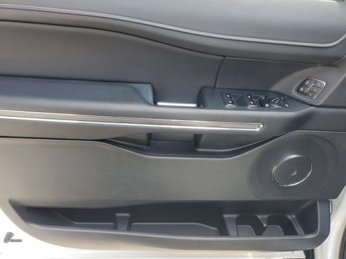 Used 2023 Ford Expedition XLT image 19
