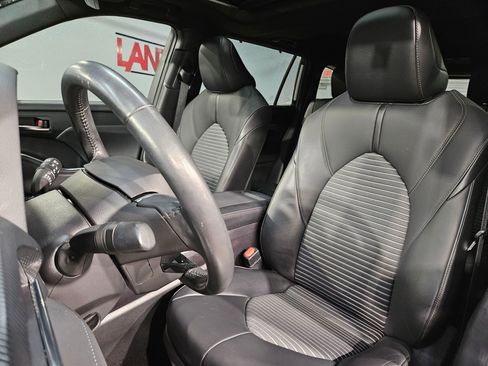 Used 2021 Toyota Highlander XSE FWD image 24