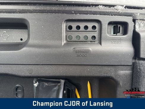 Used 2024 Jeep Wrangler Sahara image 38