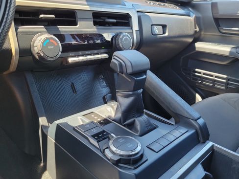 Used 2025 Toyota Tacoma SR5 AWD/4WD image 26