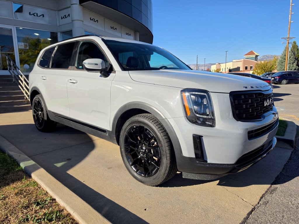 Certified 2022 Kia Telluride EX w/ EX Premium Package AWD/4WD image 3