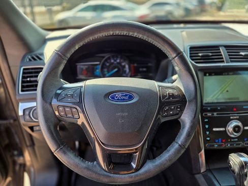 Used 2018 Ford Explorer Limited image 18