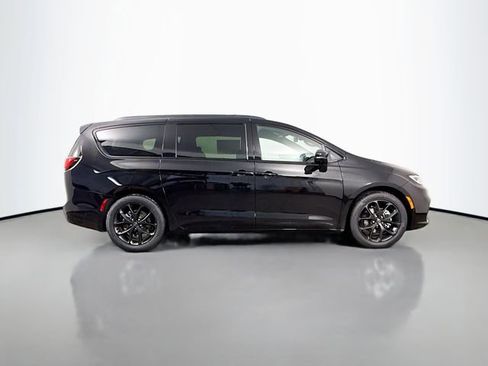 New 2026 Chrysler Pacifica Select w/ S Appearance Package FWD image 8