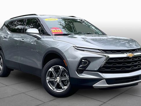 Used 2024 Chevrolet Blazer LT w/ Convenience Package FWD image 3