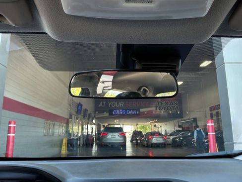 Used 2025 Nissan Versa SV FWD image 17