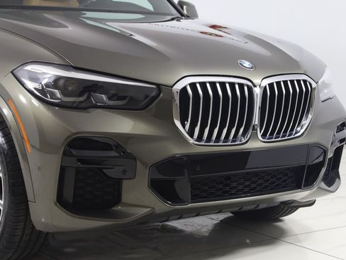 Used 2022 BMW X5 xDrive40i w/ M Sport Package AWD/4WD image 38